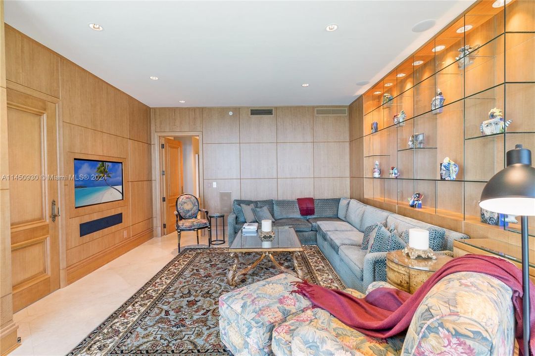 Vendido Recientemente: $4,250,000 (4 camas, 3 baños, 3480 Pies cuadrados)