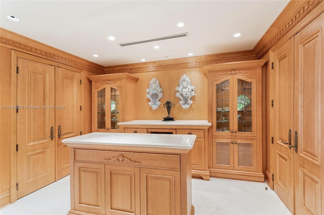 Vendido Recientemente: $4,250,000 (4 camas, 3 baños, 3480 Pies cuadrados)