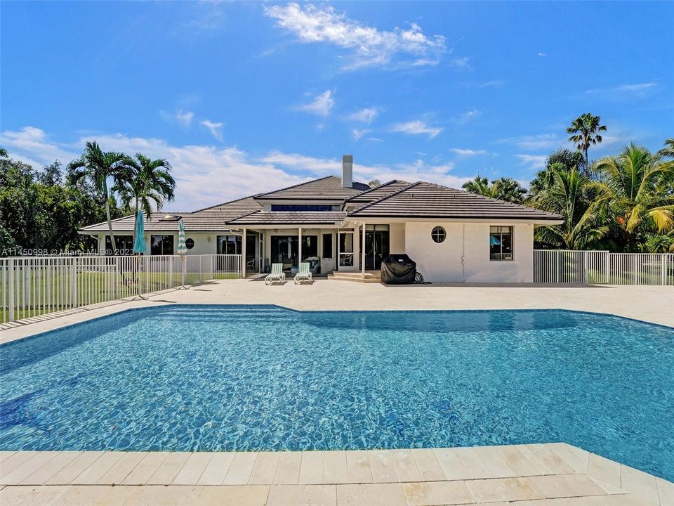 Take a swim, relax or swim laps ........extra large pool for entertaining your family and friends!