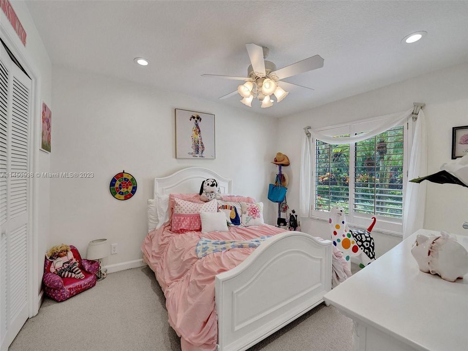 Double sink and Jack/Jill bathroom