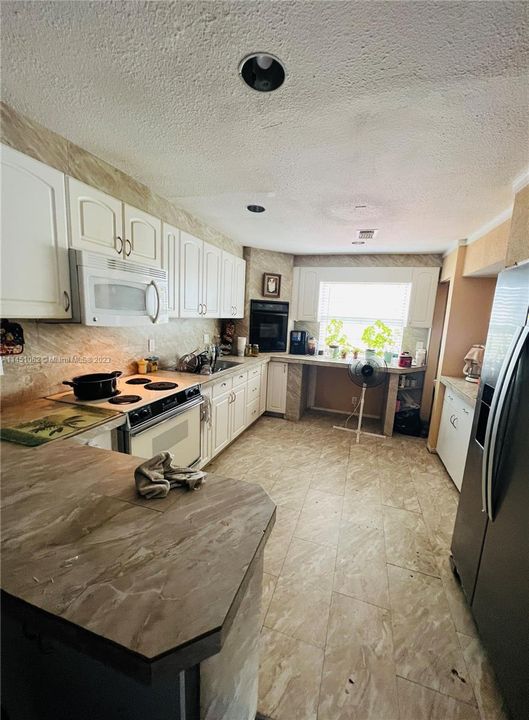 Recently Sold: $370,000 (2 beds, 2 baths, 1344 Square Feet)