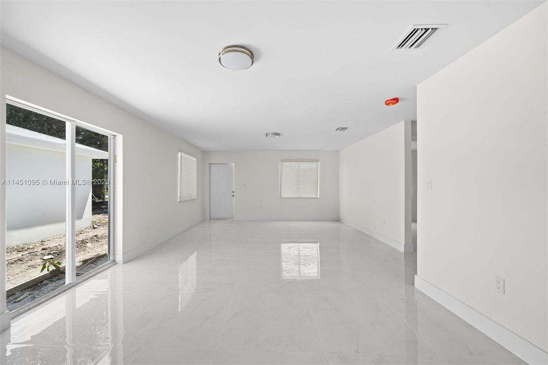 Vendido Recientemente: $699,000 (4 camas, 2 baños, 0 Pies cuadrados)