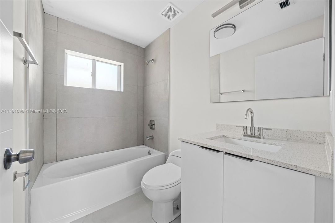 Vendido Recientemente: $699,000 (4 camas, 2 baños, 0 Pies cuadrados)