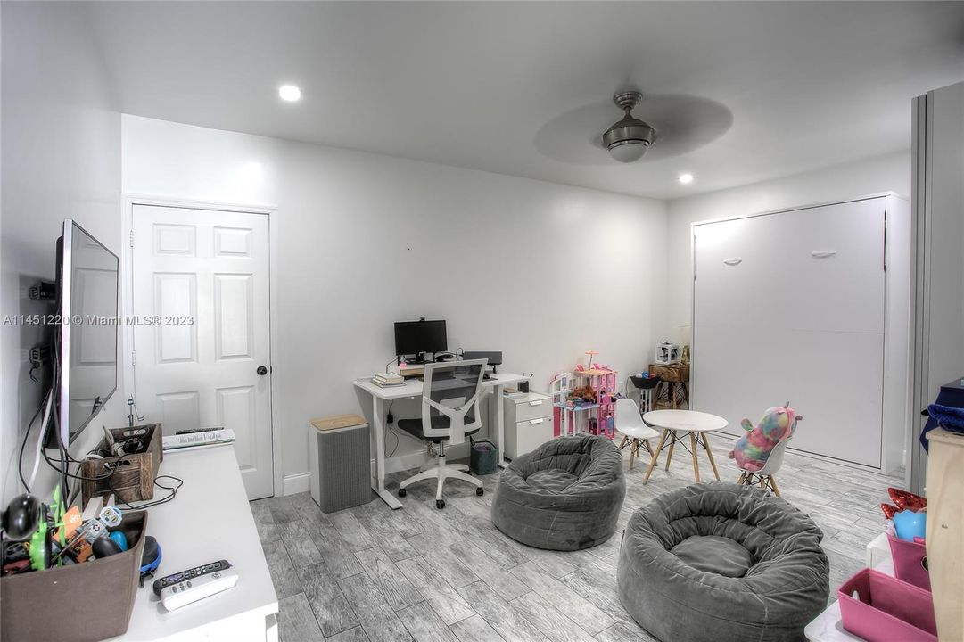 Recently Rented: $4,000 (4 beds, 2 baths, 1579 Square Feet)