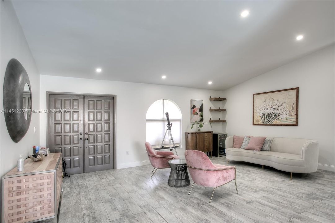 Recently Rented: $4,000 (4 beds, 2 baths, 1579 Square Feet)