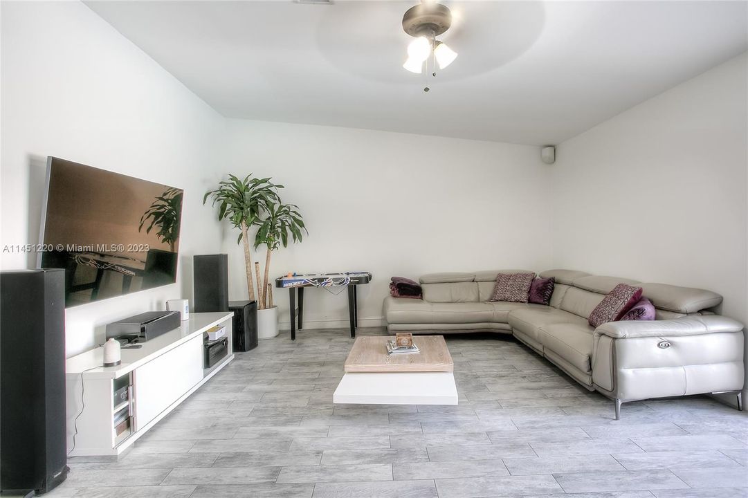 Recently Rented: $4,000 (4 beds, 2 baths, 1579 Square Feet)