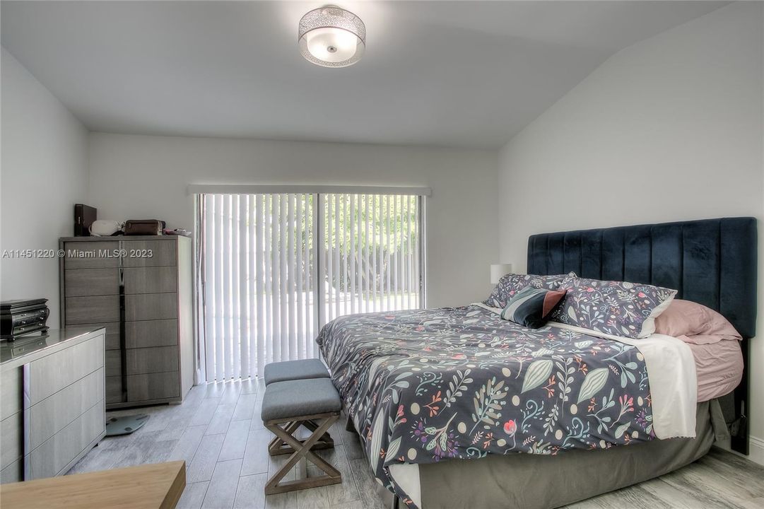 Recently Rented: $4,000 (4 beds, 2 baths, 1579 Square Feet)