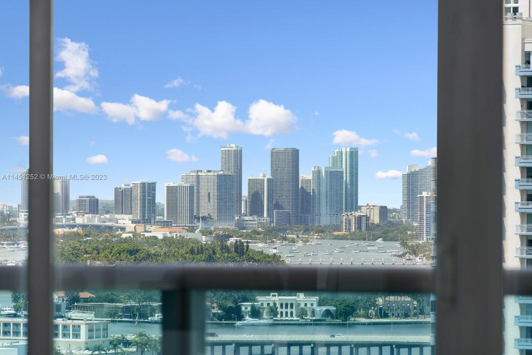 Recently Sold: $3,100,000 (3 beds, 2 baths, 2040 Square Feet)