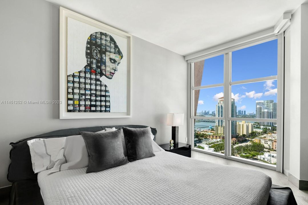 Recently Sold: $3,100,000 (3 beds, 2 baths, 2040 Square Feet)