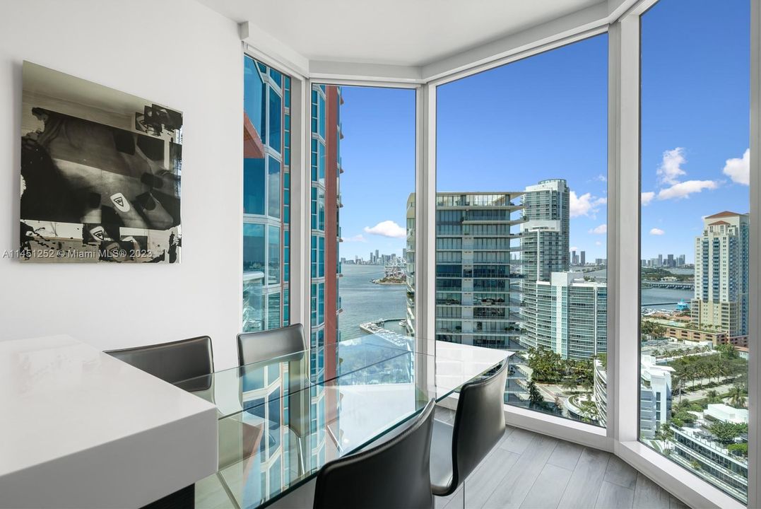 Recently Sold: $3,100,000 (3 beds, 2 baths, 2040 Square Feet)