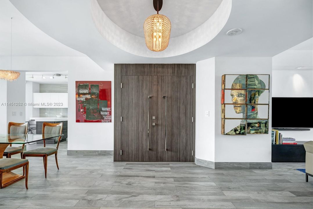 Recently Sold: $3,100,000 (3 beds, 2 baths, 2040 Square Feet)