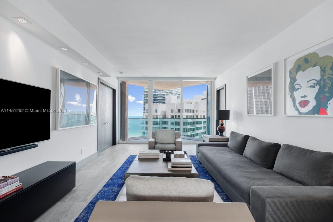Recently Sold: $3,100,000 (3 beds, 2 baths, 2040 Square Feet)
