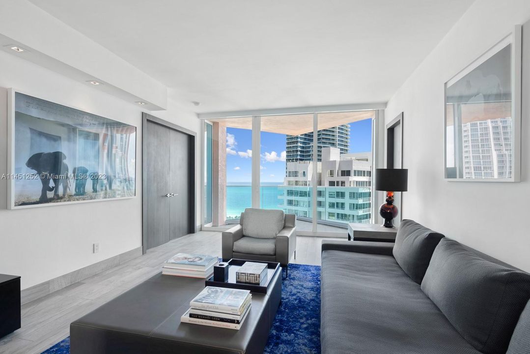 Recently Sold: $3,100,000 (3 beds, 2 baths, 2040 Square Feet)