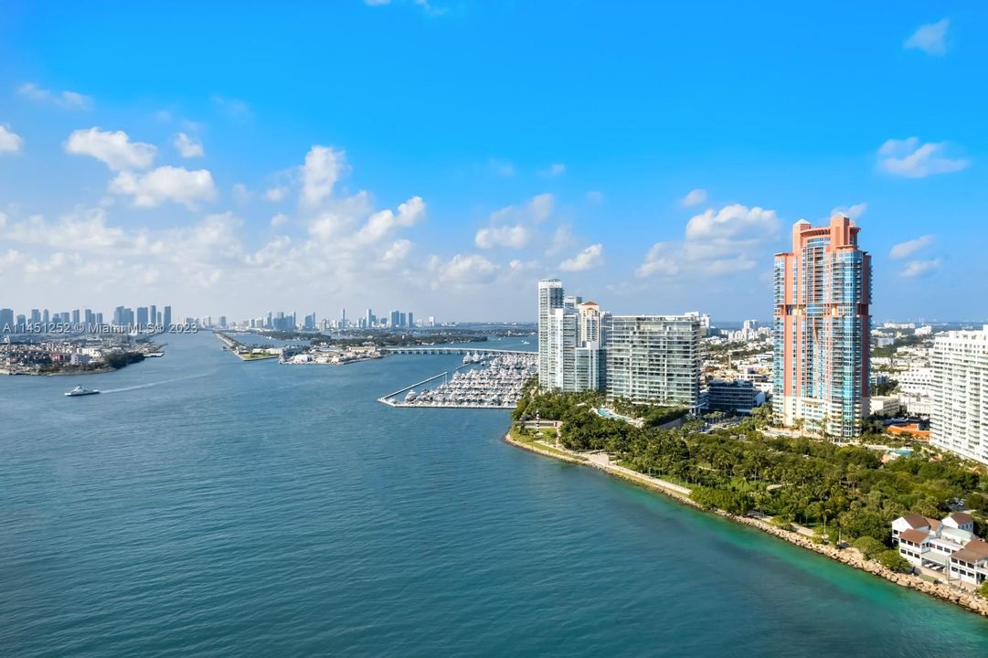 Recently Sold: $3,100,000 (3 beds, 2 baths, 2040 Square Feet)
