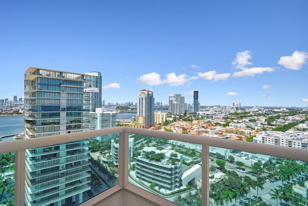 Recently Sold: $3,100,000 (3 beds, 2 baths, 2040 Square Feet)