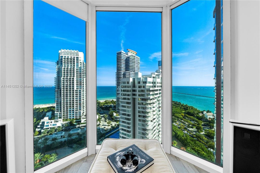 Recently Sold: $3,100,000 (3 beds, 2 baths, 2040 Square Feet)