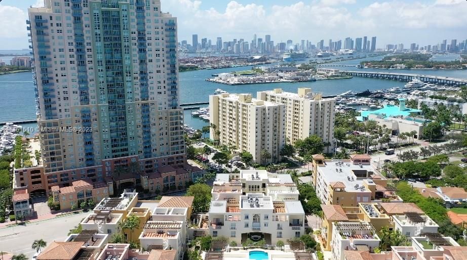 Vendido Recientemente: $1,199,000 (3 camas, 2 baños, 1340 Pies cuadrados)