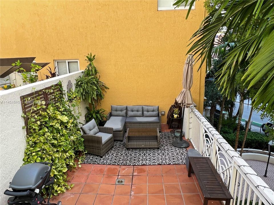 Vendido Recientemente: $1,199,000 (3 camas, 2 baños, 1340 Pies cuadrados)