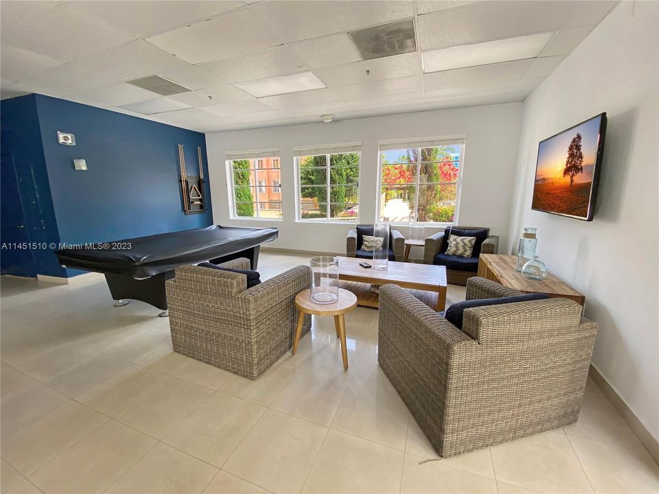 Vendido Recientemente: $1,199,000 (3 camas, 2 baños, 1340 Pies cuadrados)