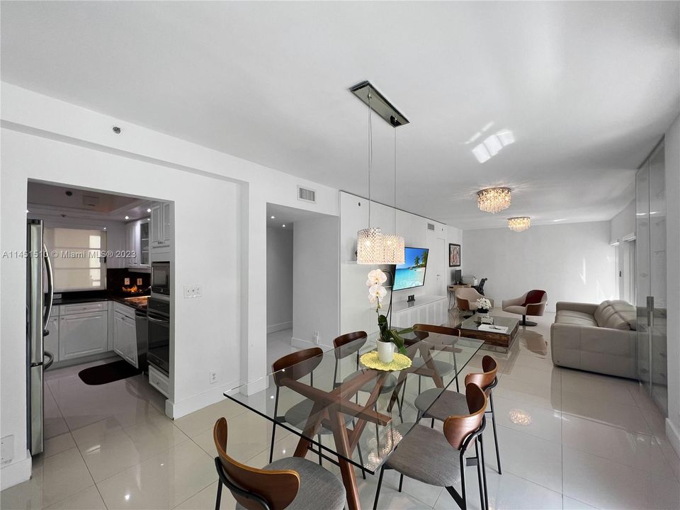 Vendido Recientemente: $1,199,000 (3 camas, 2 baños, 1340 Pies cuadrados)