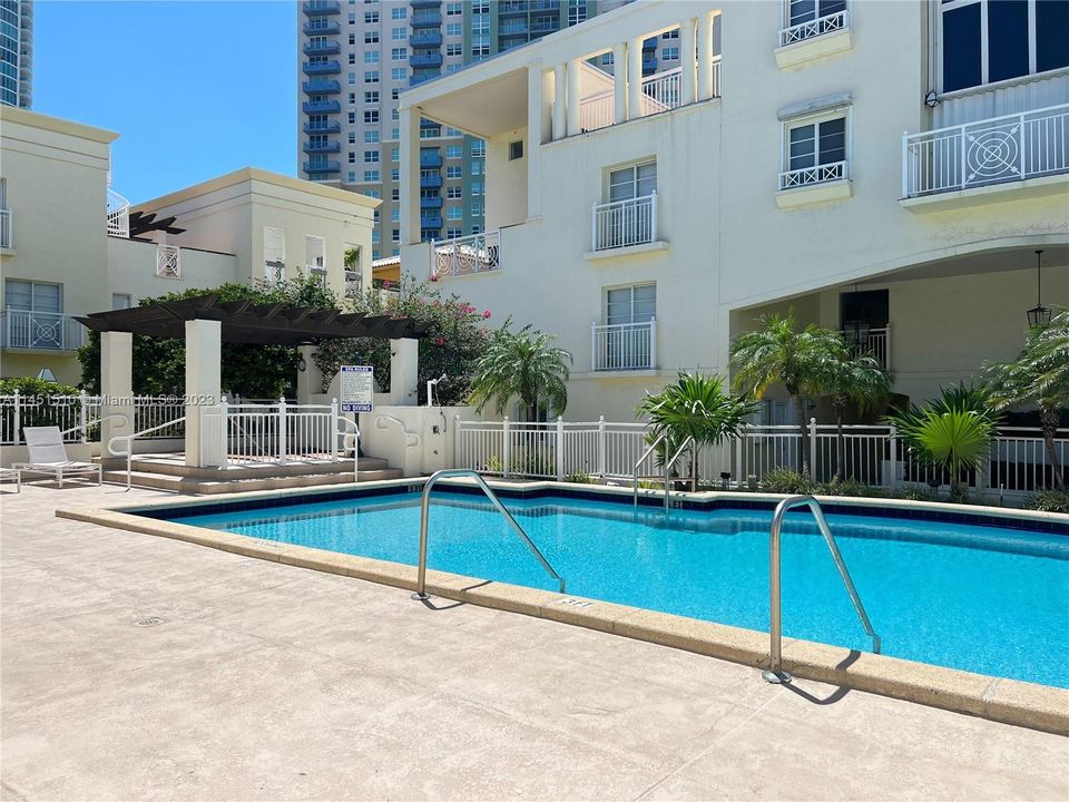 Vendido Recientemente: $1,199,000 (3 camas, 2 baños, 1340 Pies cuadrados)