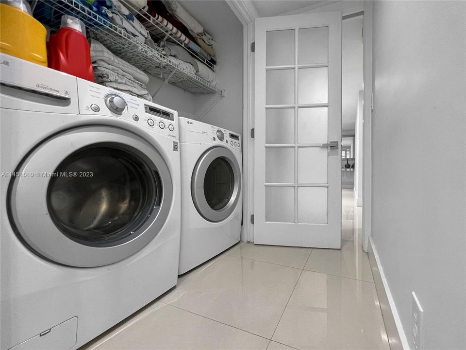 Vendido Recientemente: $1,199,000 (3 camas, 2 baños, 1340 Pies cuadrados)