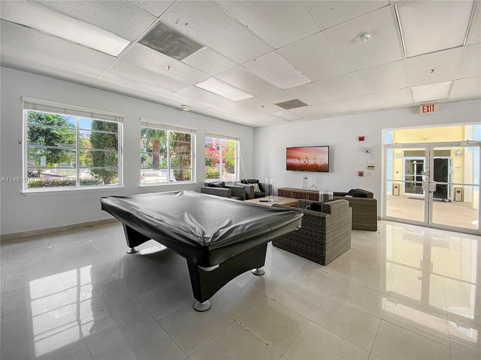 Vendido Recientemente: $1,199,000 (3 camas, 2 baños, 1340 Pies cuadrados)