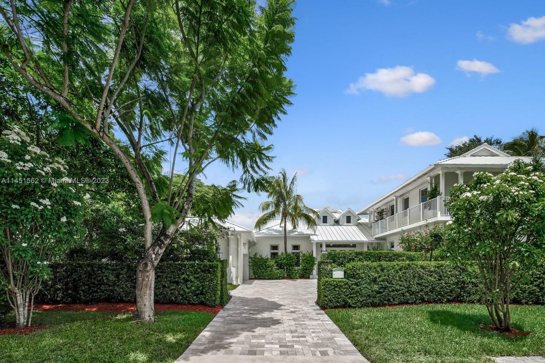 Active With Contract: $17,500,000 (7 beds, 6 baths, 7285 Square Feet)