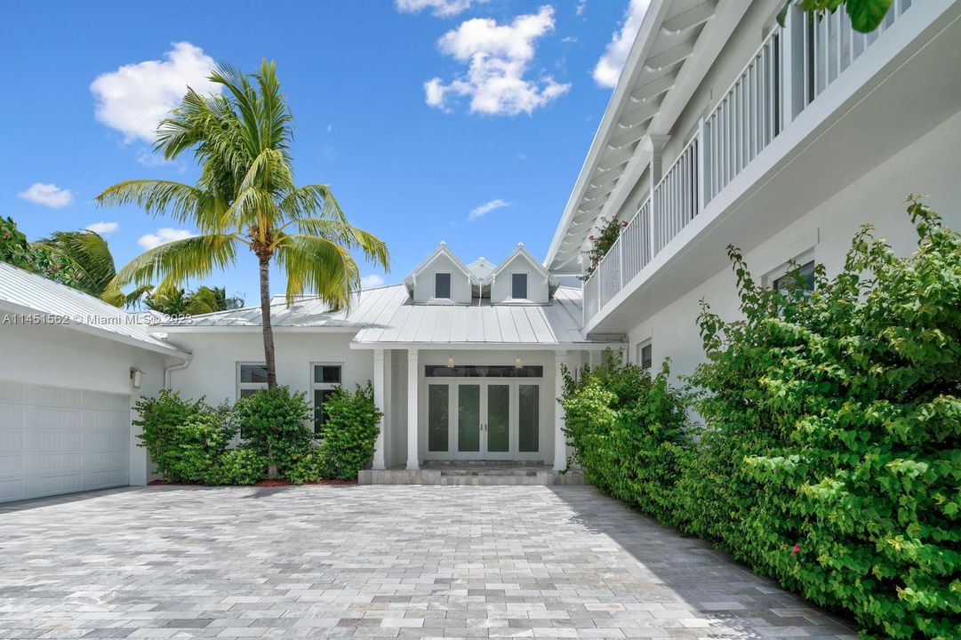 Active With Contract: $17,500,000 (7 beds, 6 baths, 7285 Square Feet)