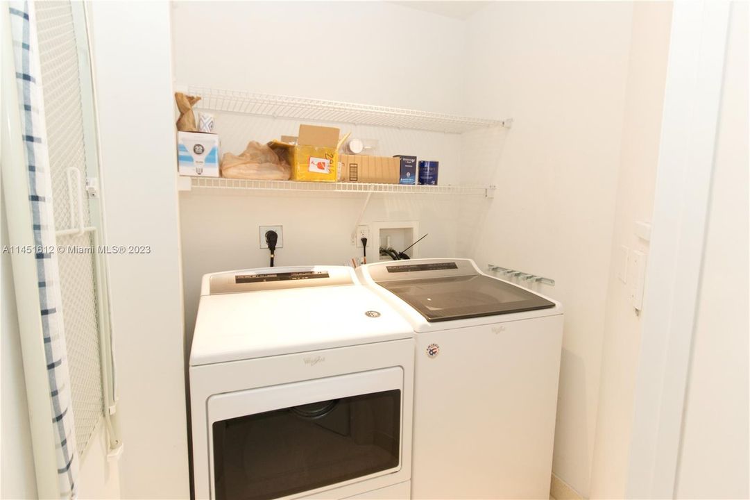 Recently Rented: $4,750 (2 beds, 2 baths, 1846 Square Feet)