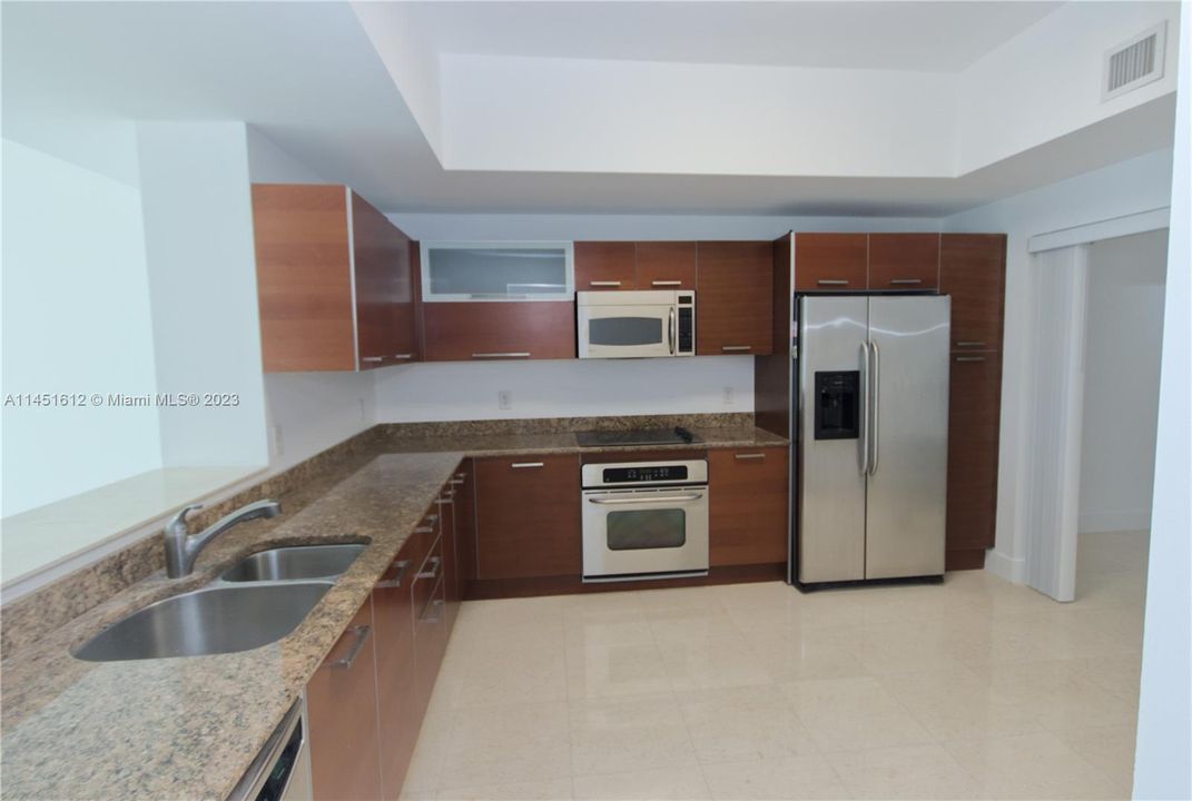 Recently Rented: $4,750 (2 beds, 2 baths, 1846 Square Feet)