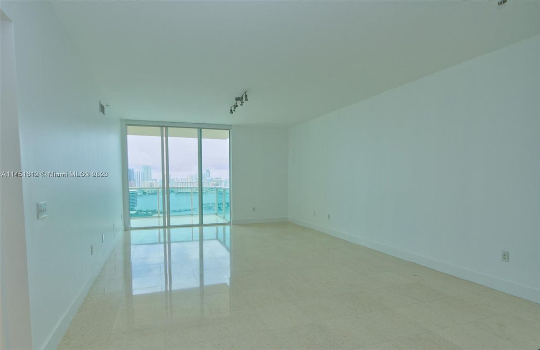 Recently Rented: $4,750 (2 beds, 2 baths, 1846 Square Feet)