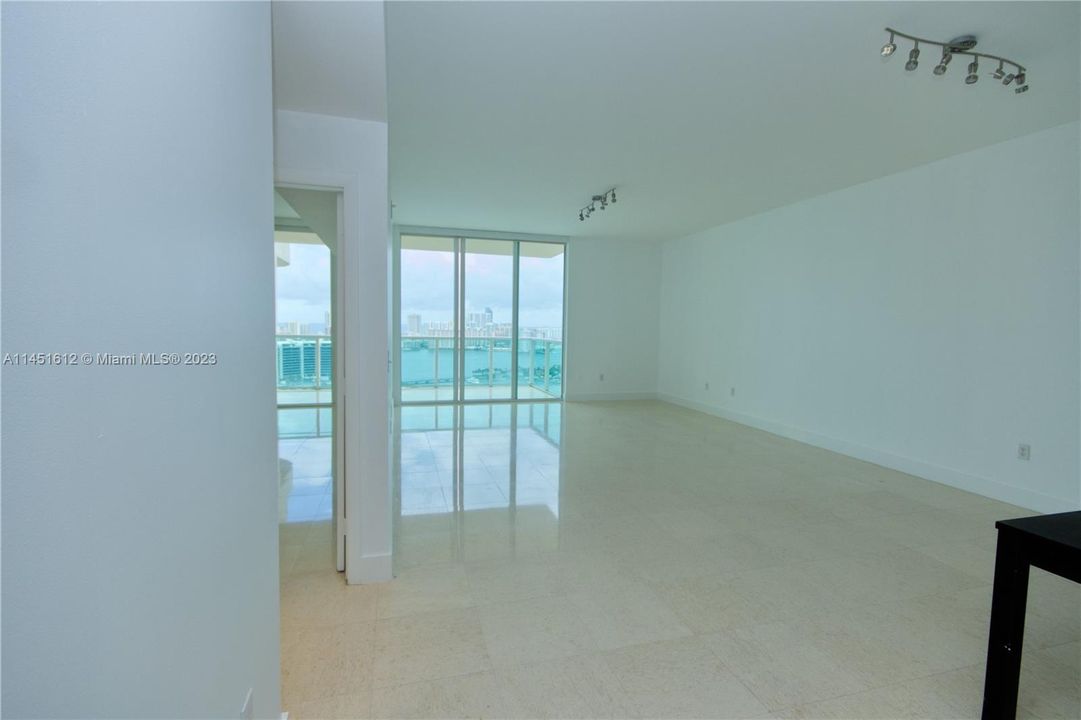 Recently Rented: $4,750 (2 beds, 2 baths, 1846 Square Feet)