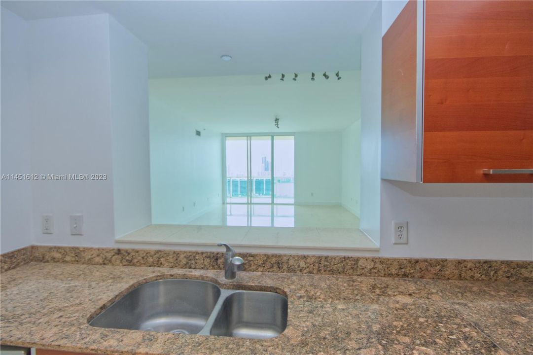 Recently Rented: $4,750 (2 beds, 2 baths, 1846 Square Feet)