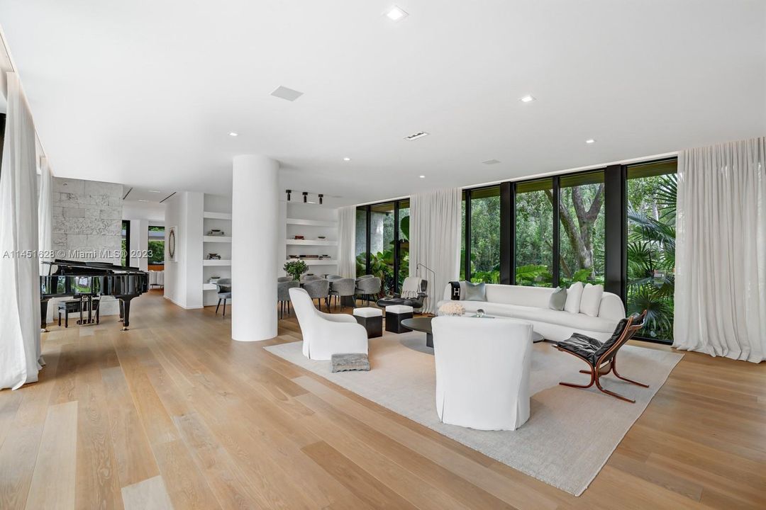 Active With Contract: $14,495,000 (7 beds, 6 baths, 7246 Square Feet)