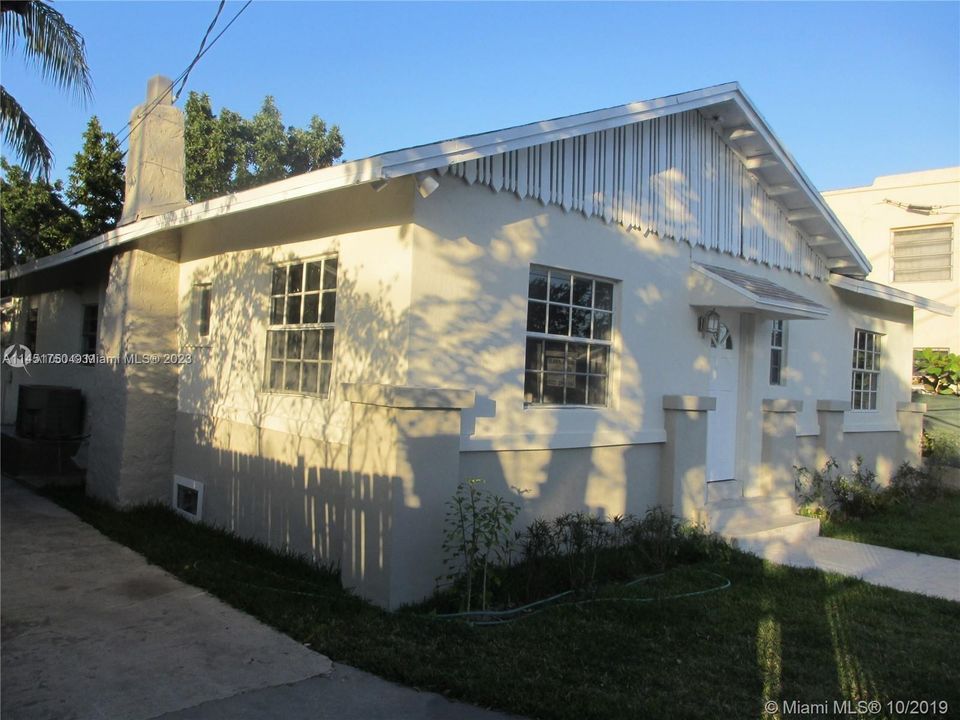 Recently Sold: $900,000 (0 beds, 0 baths, 2456 Square Feet)