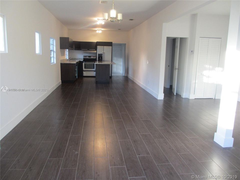 Recently Sold: $900,000 (0 beds, 0 baths, 2456 Square Feet)