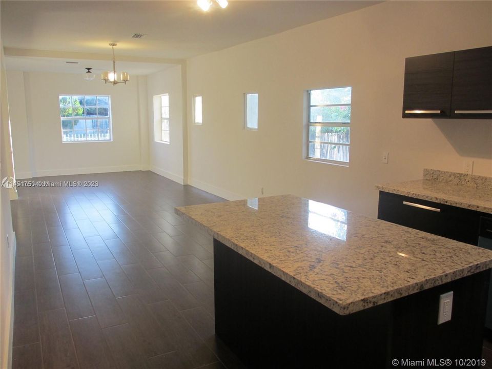 Recently Sold: $900,000 (0 beds, 0 baths, 2456 Square Feet)