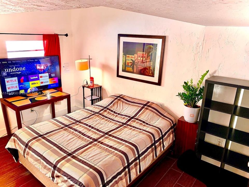 Recently Sold: $900,000 (0 beds, 0 baths, 2456 Square Feet)