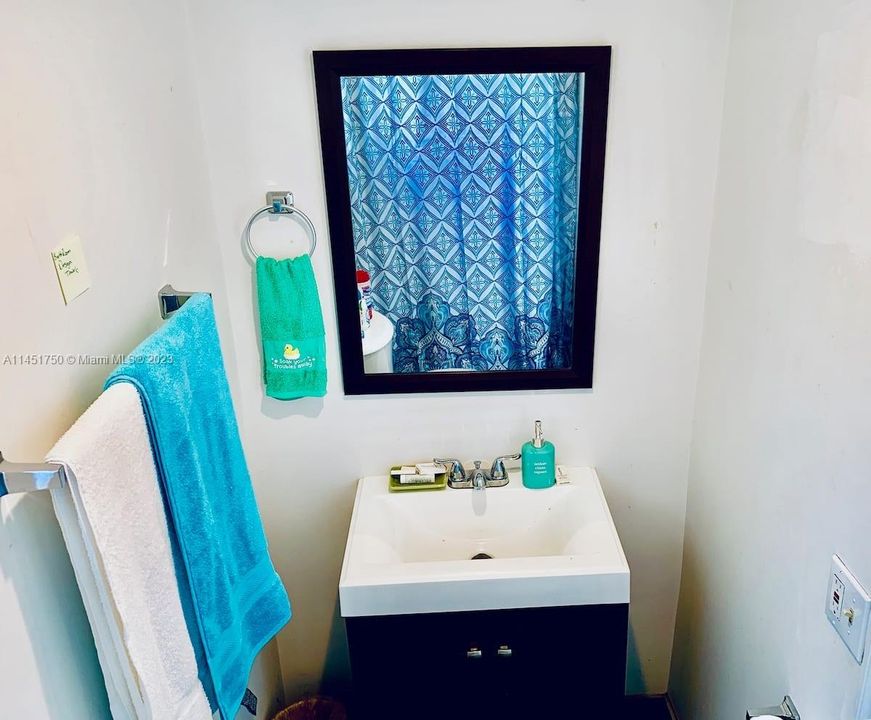 Recently Sold: $900,000 (0 beds, 0 baths, 2456 Square Feet)