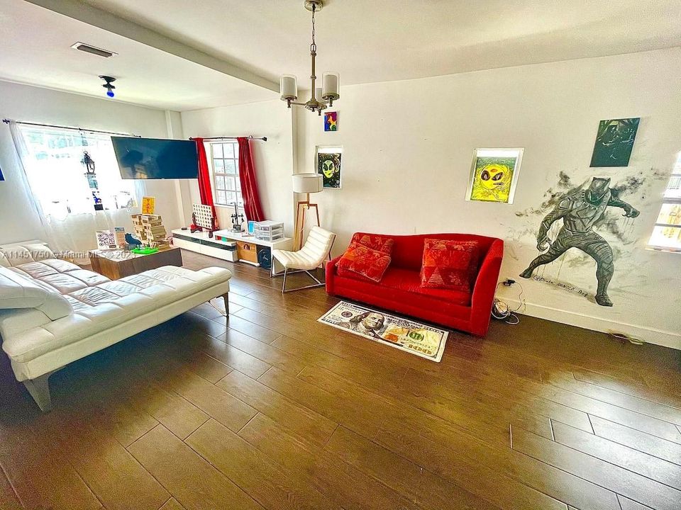 Recently Sold: $900,000 (0 beds, 0 baths, 2456 Square Feet)