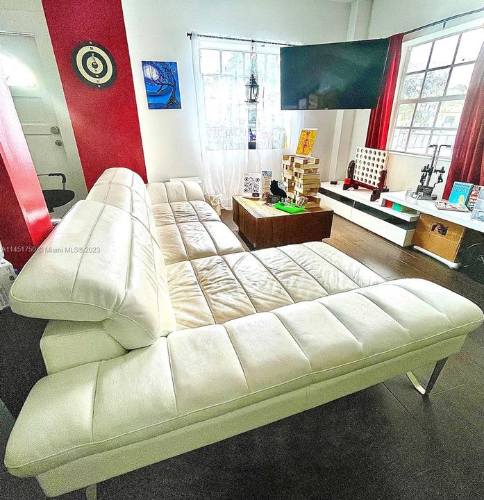 Recently Sold: $900,000 (0 beds, 0 baths, 2456 Square Feet)