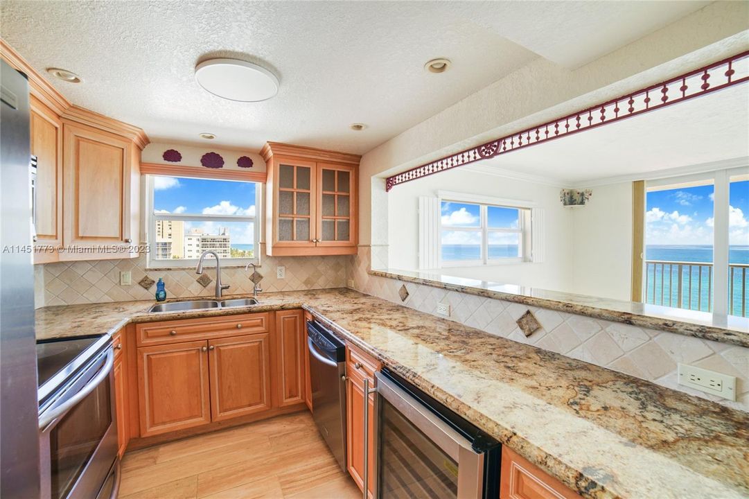 Vendido Recientemente: $785,000 (2 camas, 1 baños, 1000 Pies cuadrados)