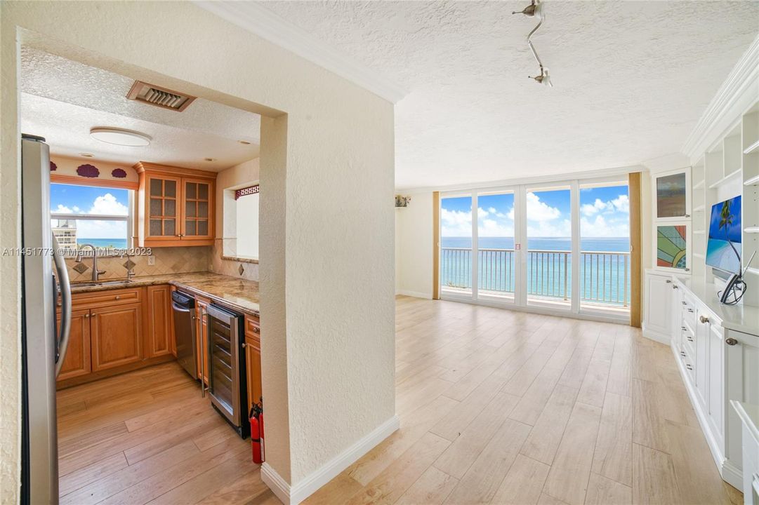 Vendido Recientemente: $785,000 (2 camas, 1 baños, 1000 Pies cuadrados)