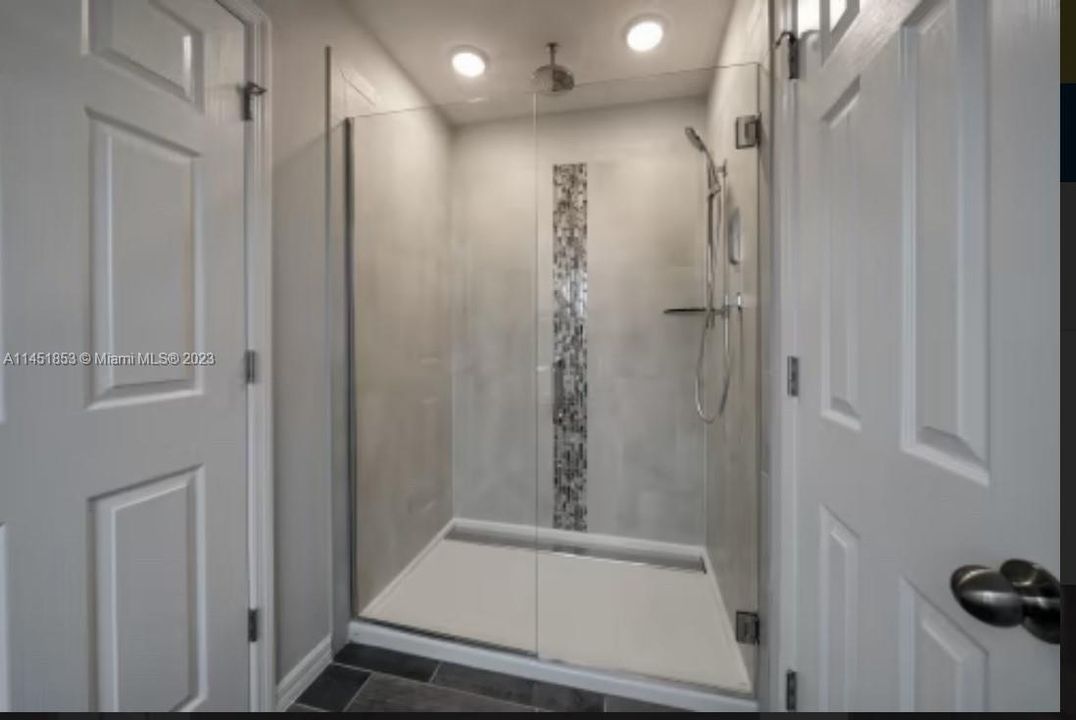 最近租的: $4,000 (5 贝兹, 3 浴室, 0 平方英尺)