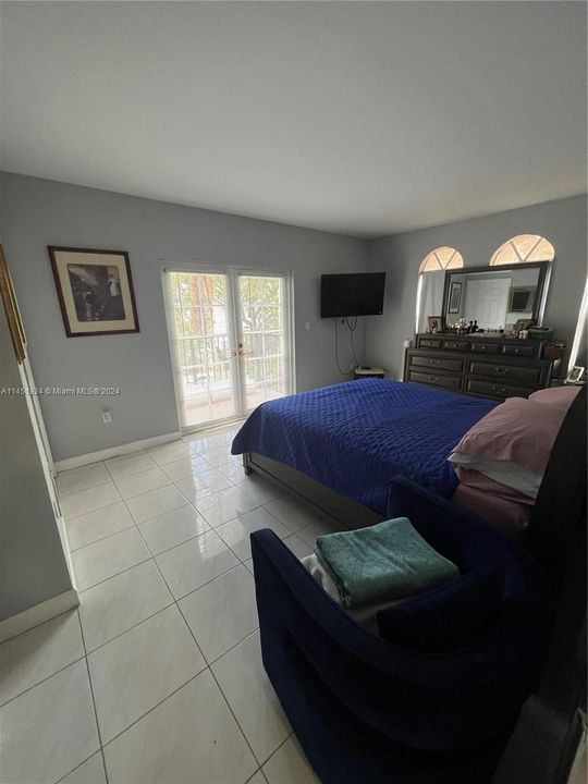 Recently Sold: $624,000 (3 beds, 2 baths, 1160 Square Feet)