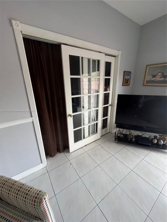 Recently Sold: $624,000 (3 beds, 2 baths, 1160 Square Feet)