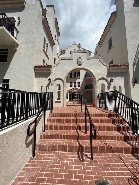 Recently Sold: $624,000 (3 beds, 2 baths, 1160 Square Feet)