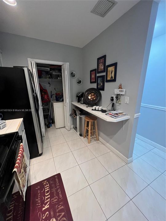 Recently Sold: $624,000 (3 beds, 2 baths, 1160 Square Feet)