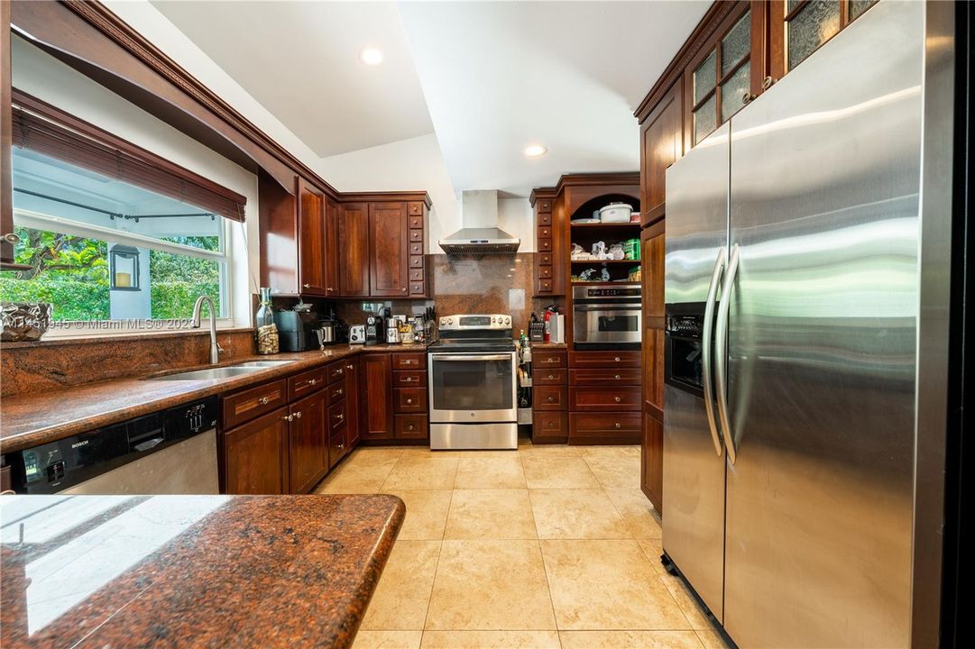 最近售出: $1,725,000 (3 贝兹, 3 浴室, 2155 平方英尺)